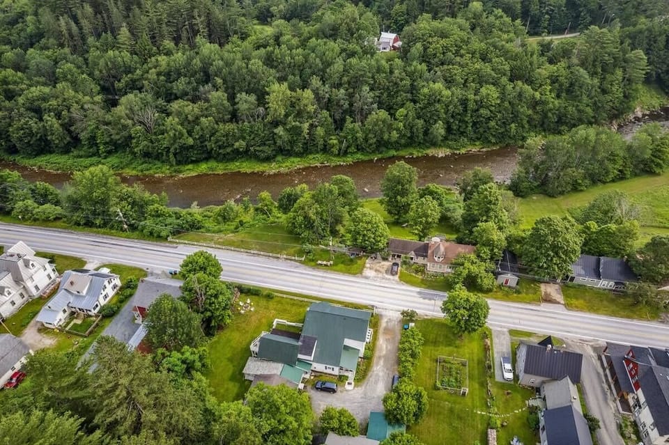 Access to Ottaqueechee River