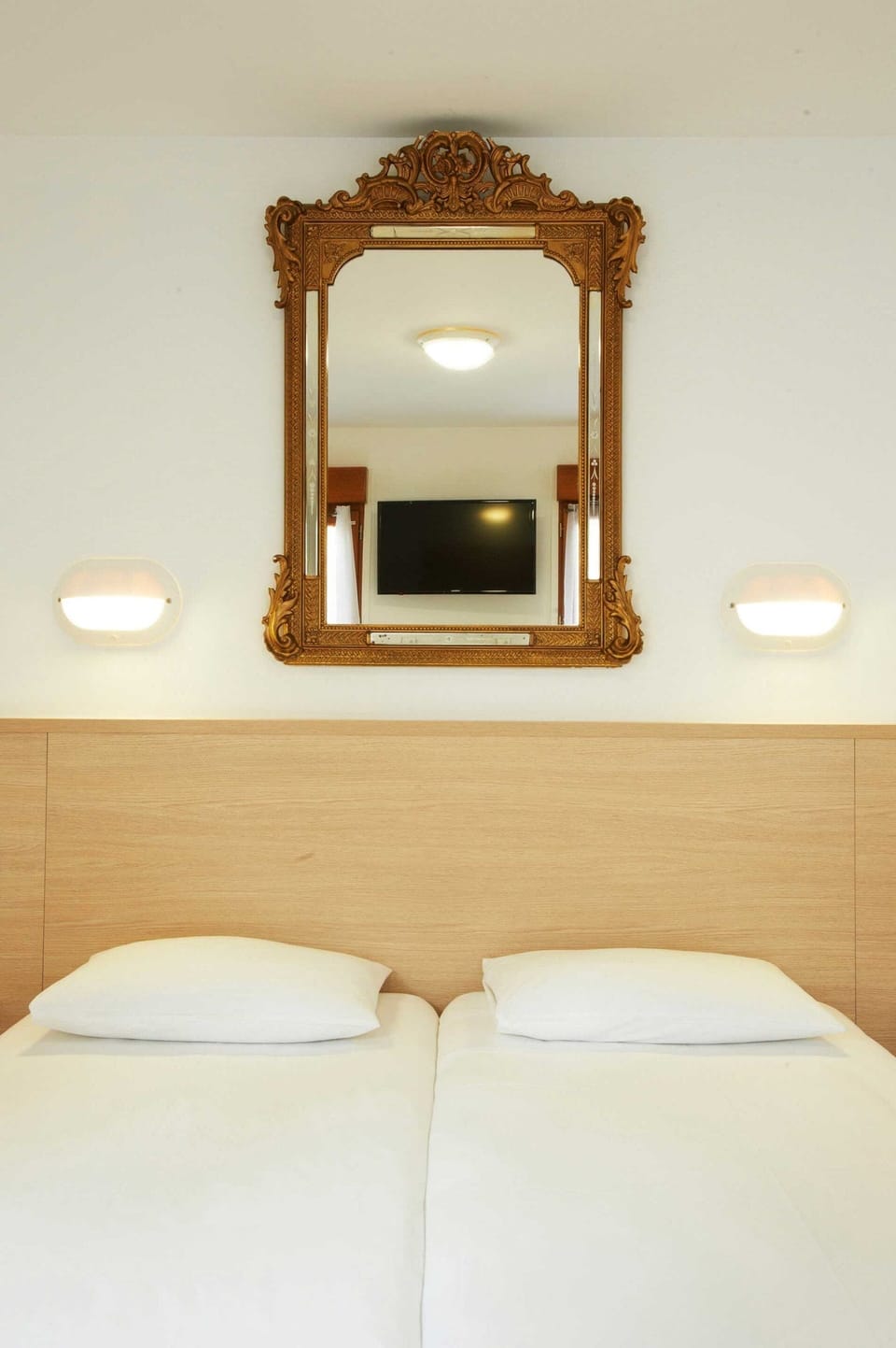 Standard Twin Room | In-room safe, desk, blackout drapes, soundproofing