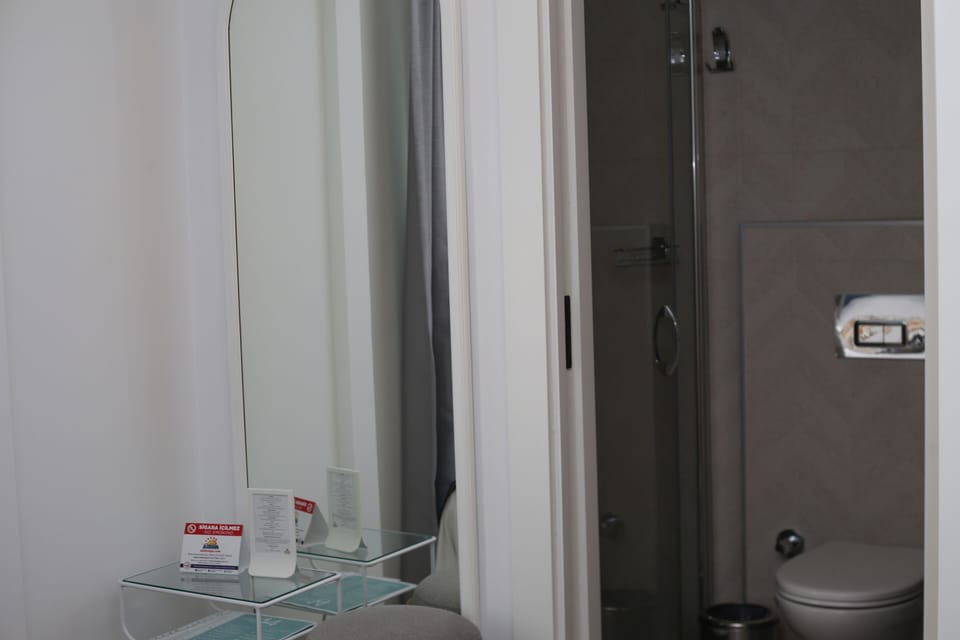 Standard Single Room | Bathroom | Shower, free toiletries, hair dryer, slippers