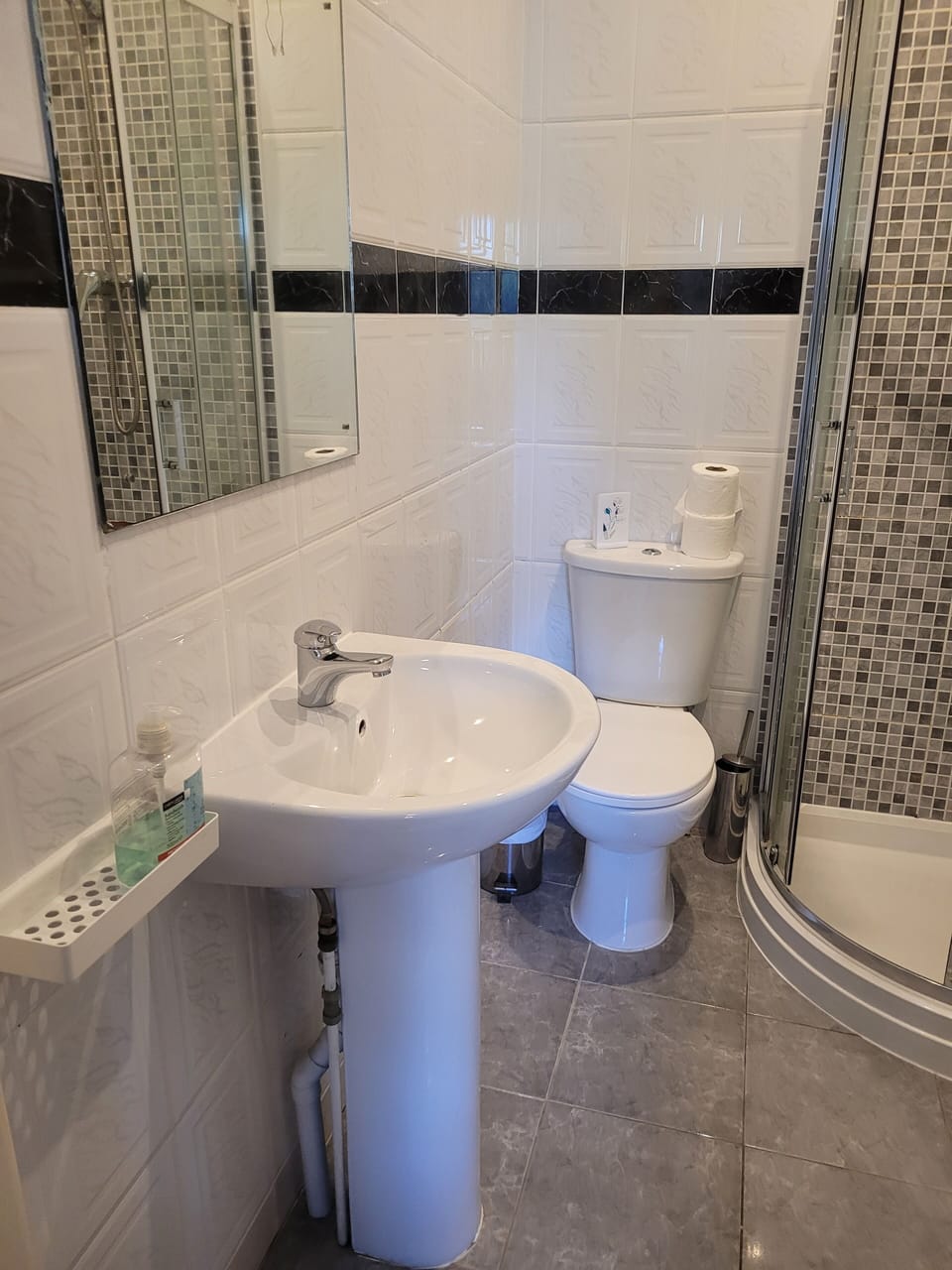Superior Triple Room | Bathroom | Shower, rainfall showerhead, designer toiletries, hair dryer