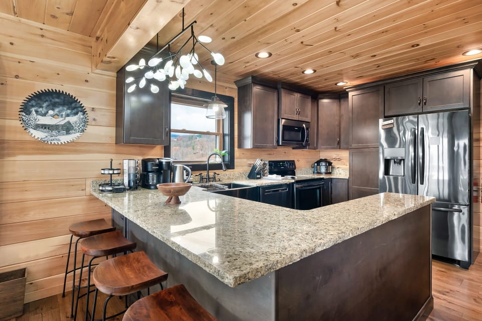 Kitchen bar area with 4 seats.