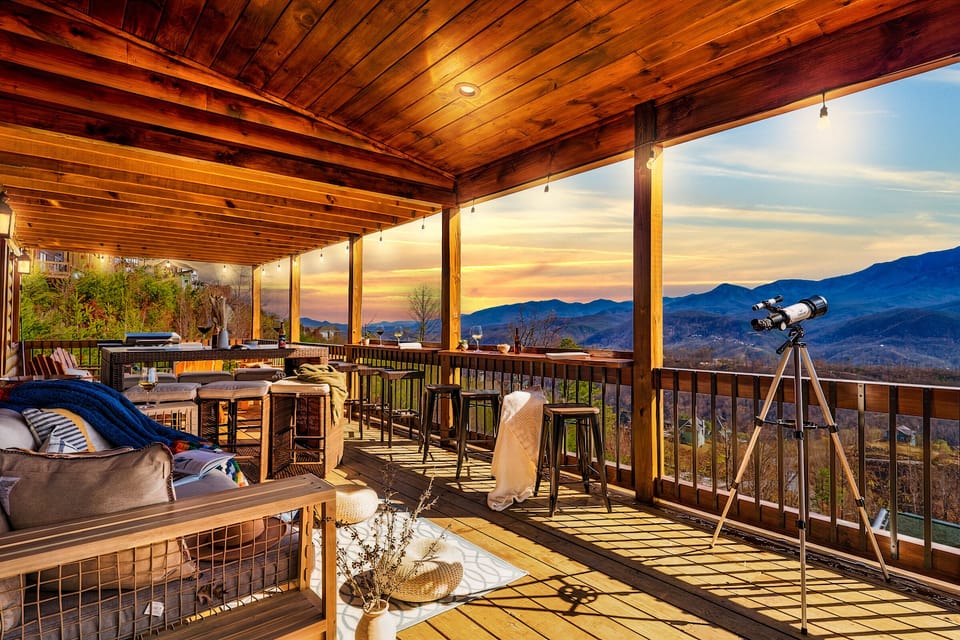 Main level deck
*telescope not included in rental