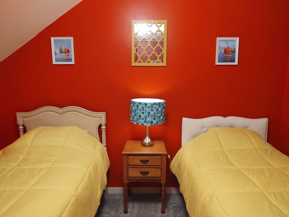 Front unit Orange room 