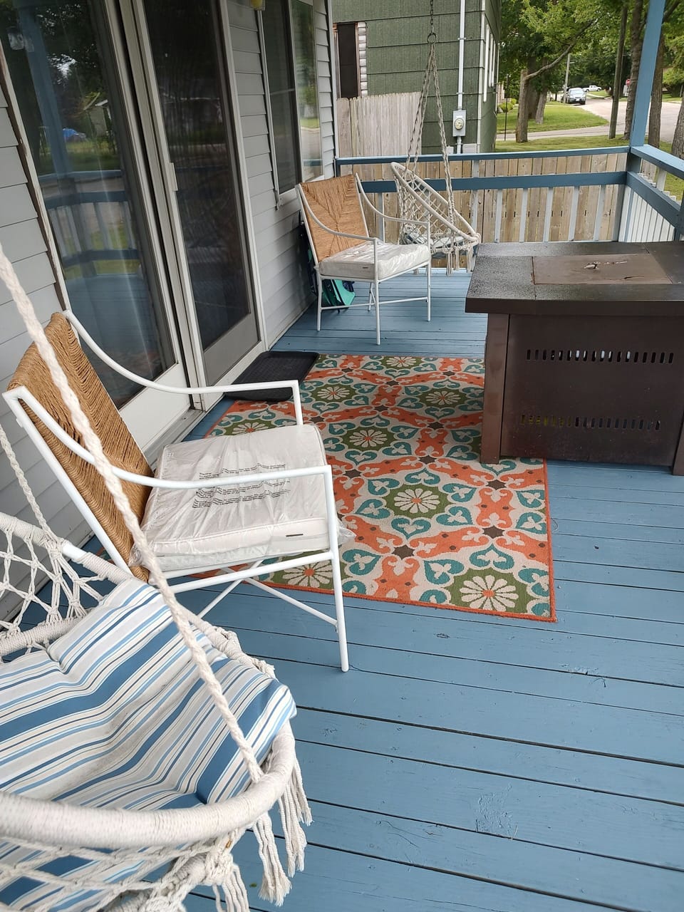 Lower Front porch area with gas fireplace 