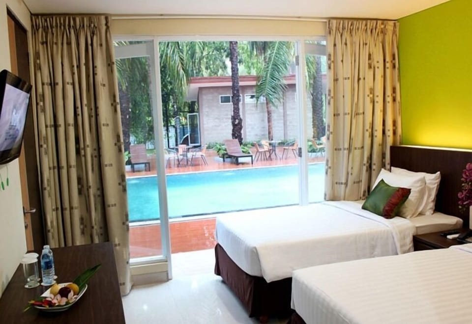 Deluxe Double or Twin Room, 1 King Bed, Non Smoking, Pool View | Premium bedding, down comforters, iron/ironing board, WiFi (free)