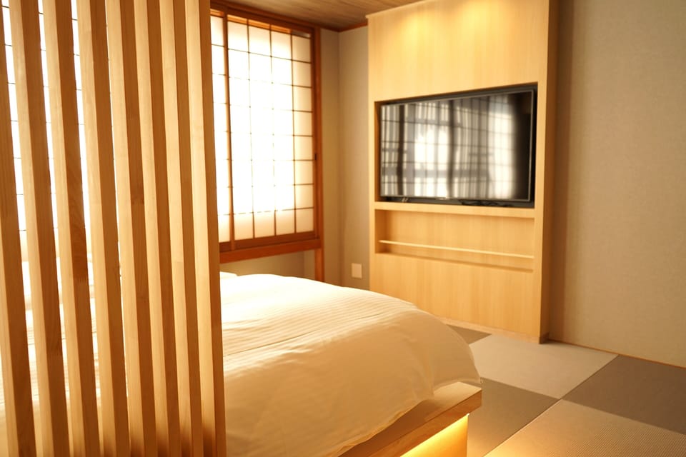 Deluxe Double or Twin Room | Down comforters, desk, WiFi (free)