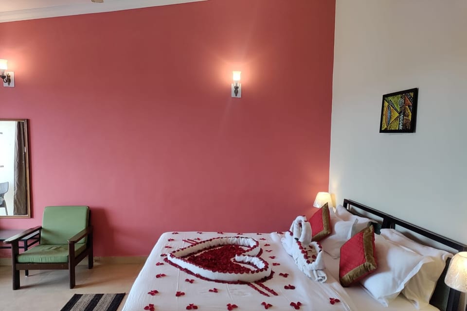 Double Room | Pillowtop beds, minibar, in-room safe, blackout drapes