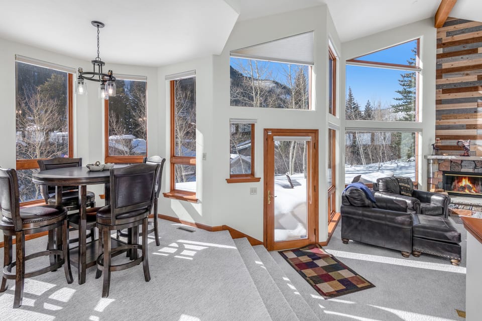 Breakfast Nook and Door to Outside sitting area