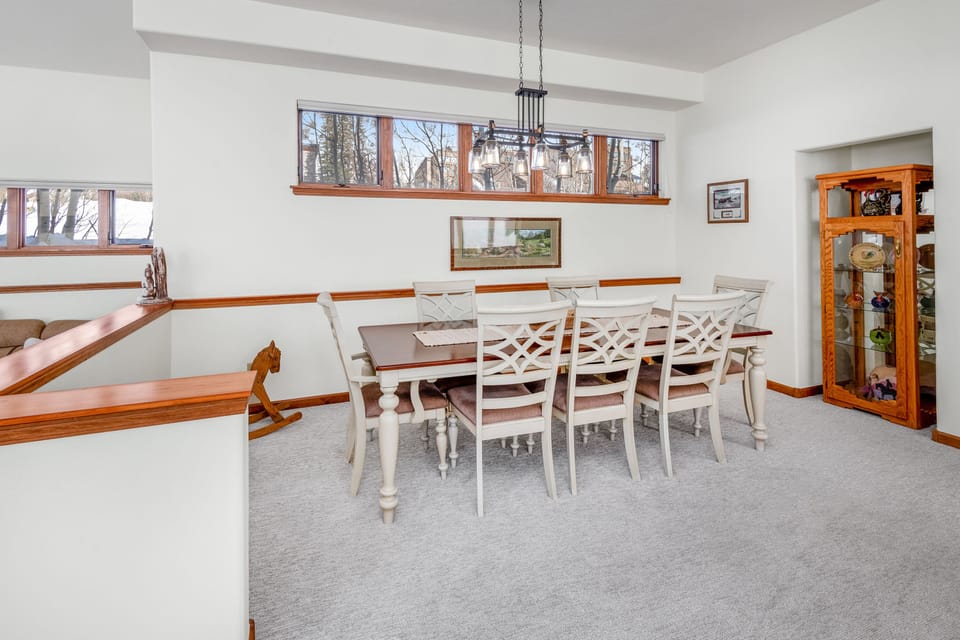 Dining Table / Dining Room Area