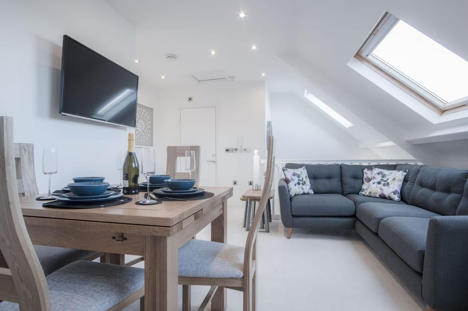 Skylark - 2 Bedroom Apartment - Tenby (12906)