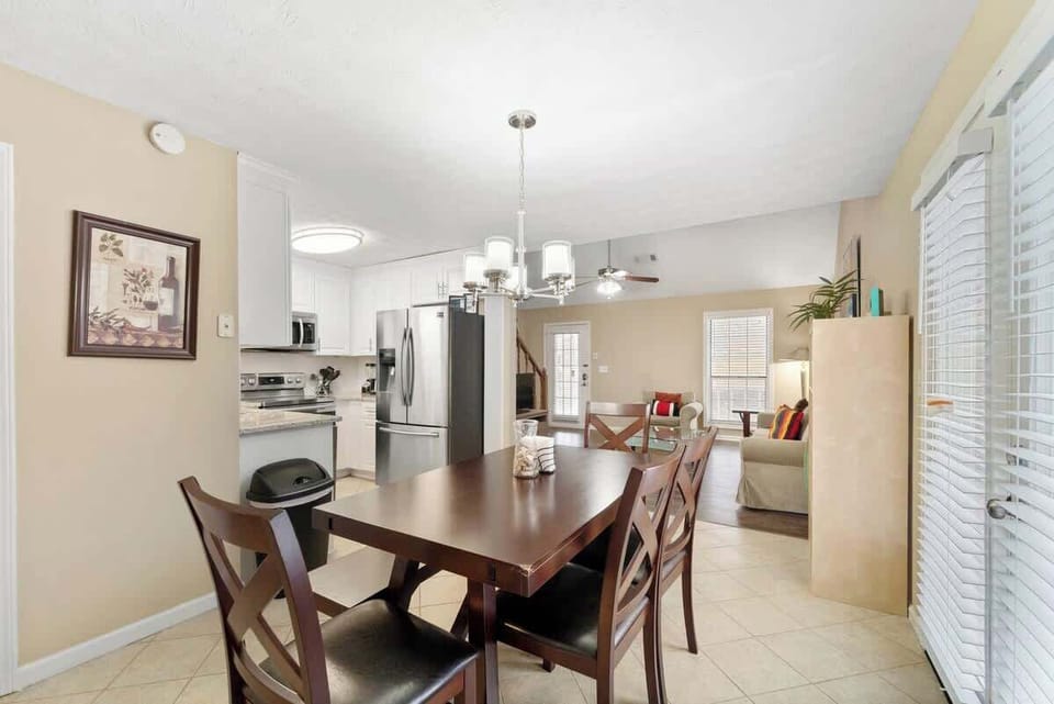 "Great space with all the luxuries of home. Excellent location with easy access to highways and very close to major cities!"