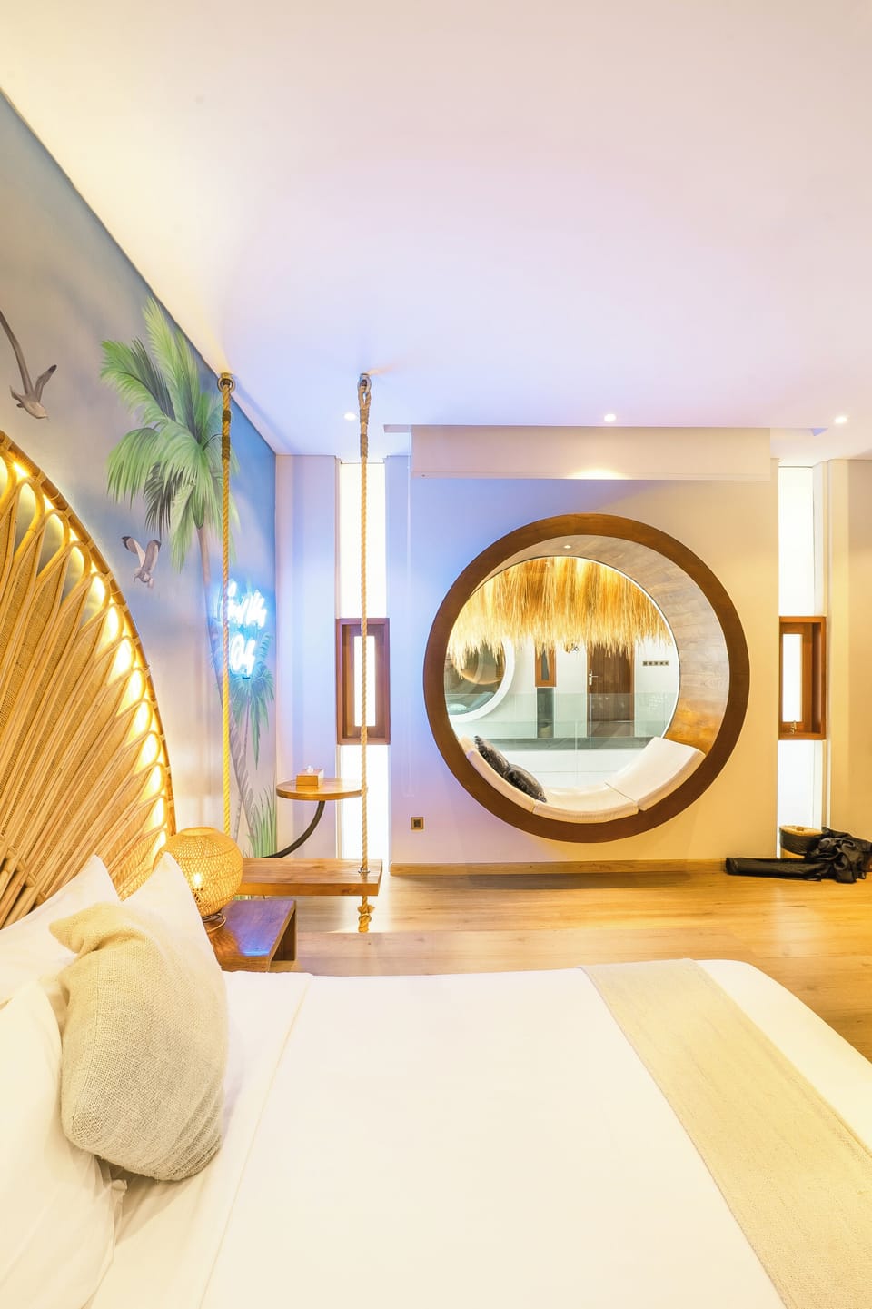 SUITE CAMP | Egyptian cotton sheets, premium bedding, desk, laptop workspace