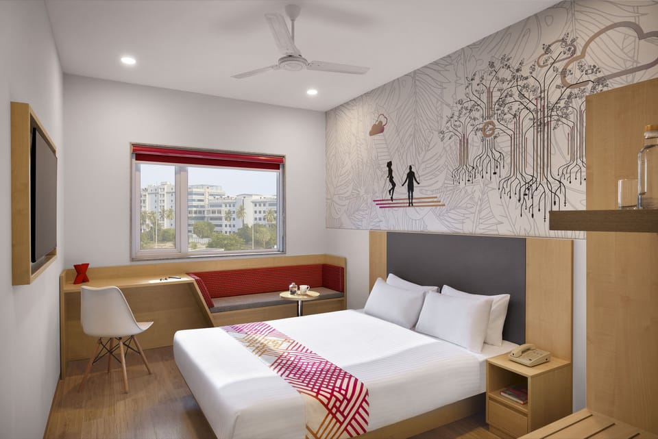 Luxe Queen Room | In-room safe, iron/ironing board, free WiFi
