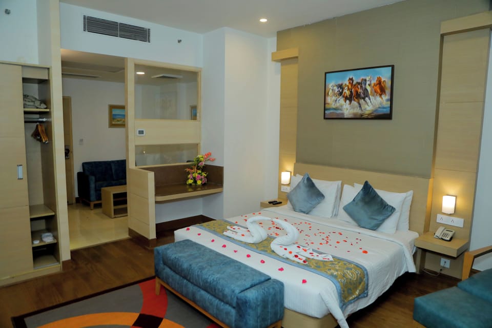 Premier Double Room | Hypo-allergenic bedding, in-room safe, desk, iron/ironing board