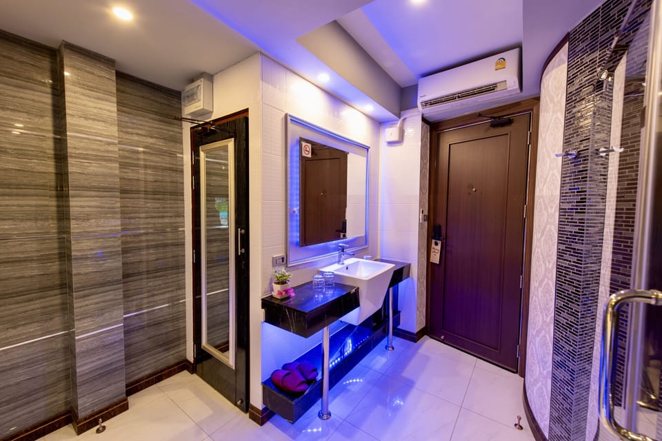 Panoramic Double Room, 1 King Bed, Terrace | Bathroom | Shower, hydromassage showerhead, hair dryer, slippers