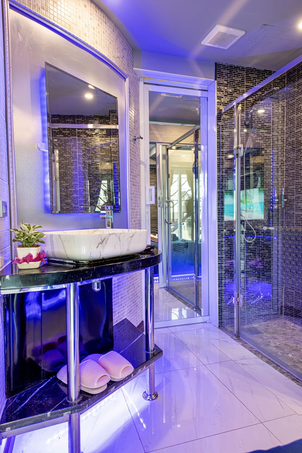 Shower, hydromassage showerhead, hair dryer, slippers
