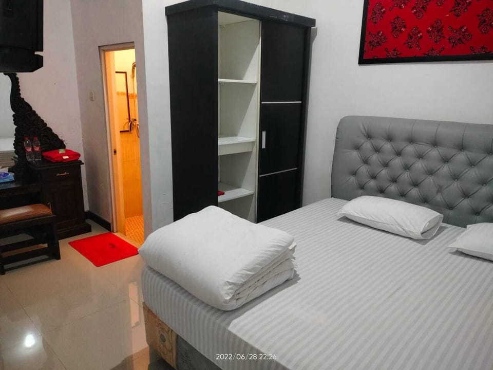 Double Room | Laptop workspace, bed sheets