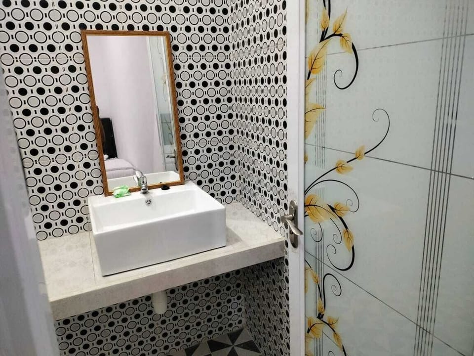 Basic Villa | Bathroom