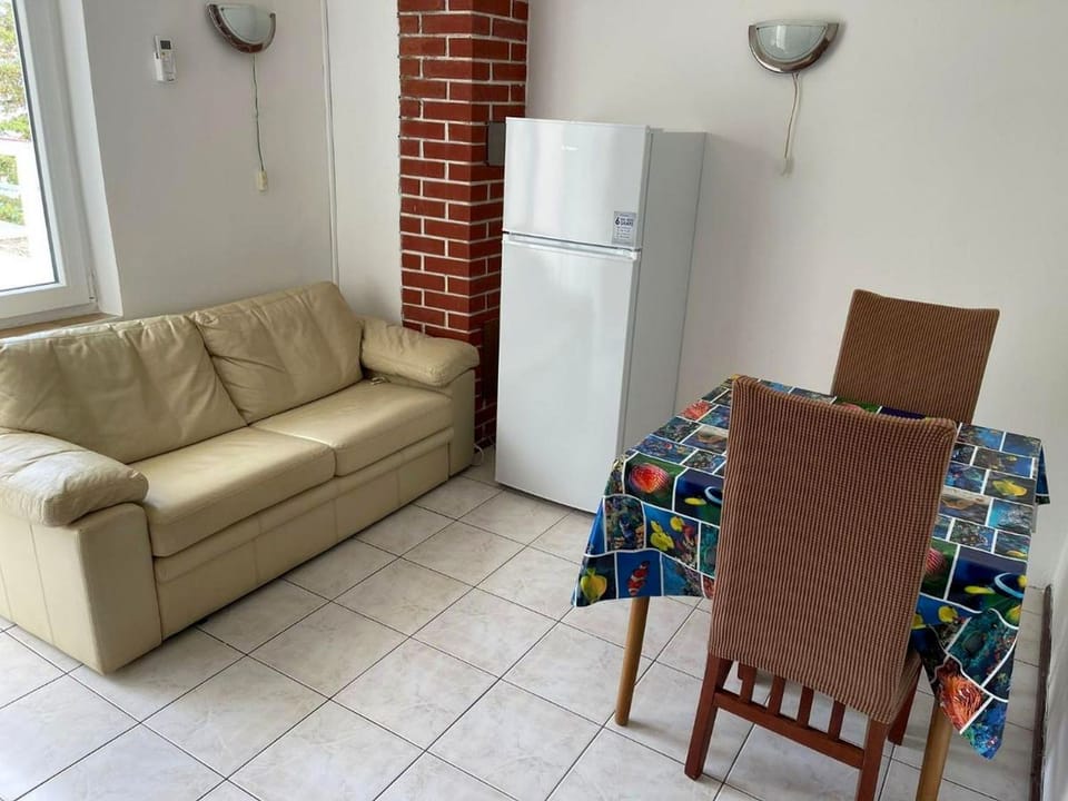 Apartment, 1 Bedroom, Accessible, Smoking | Dining room