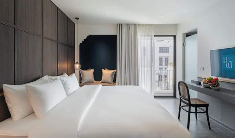 Memory foam beds, minibar, laptop workspace, soundproofing