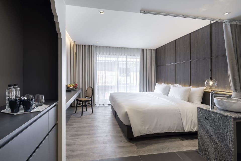 Memory foam beds, minibar, laptop workspace, soundproofing