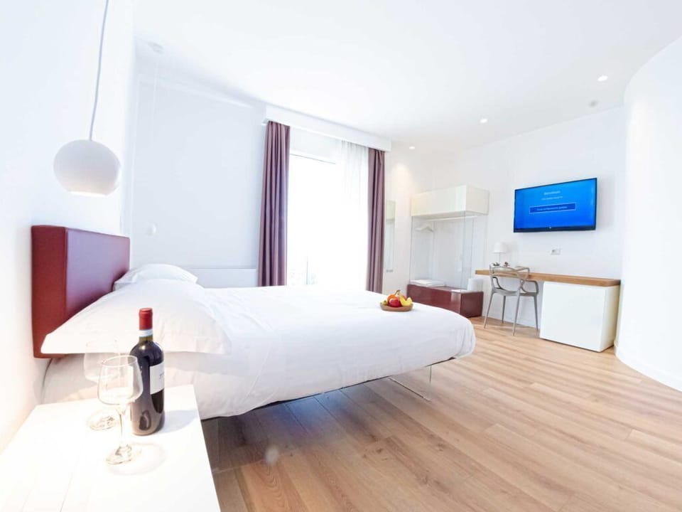Studio Suite | Minibar, desk, free WiFi