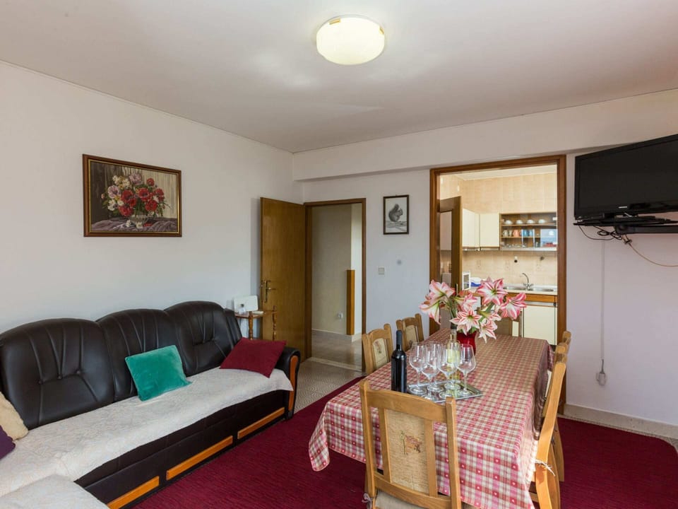 Apartment | Dining