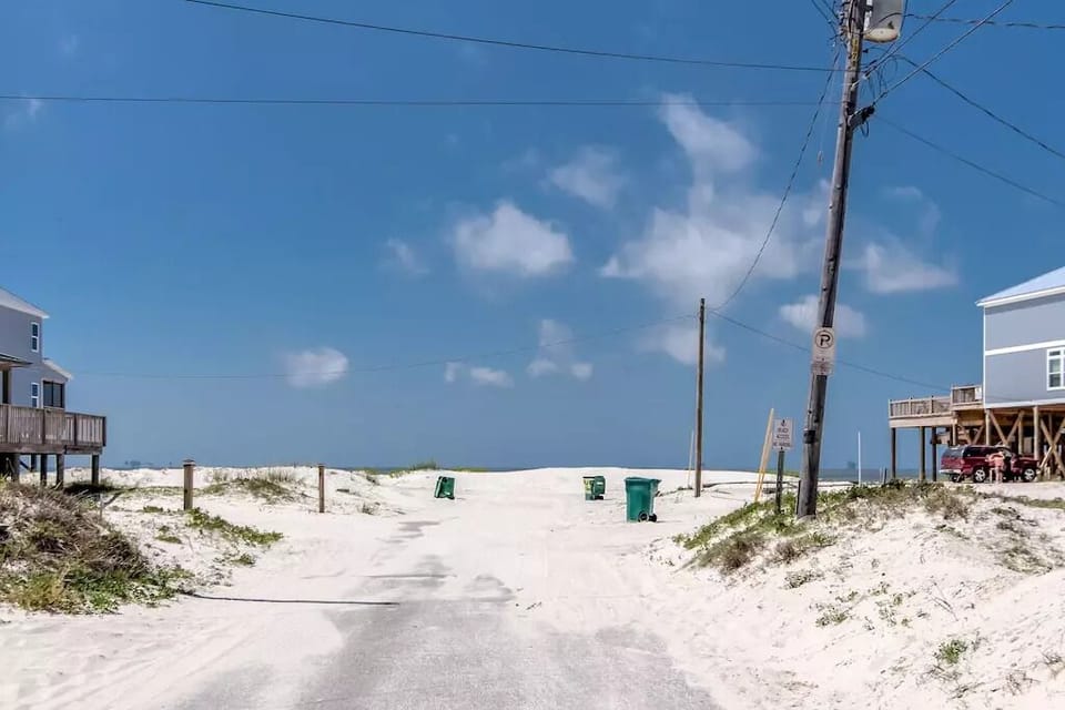 30 second walk to the beach!!