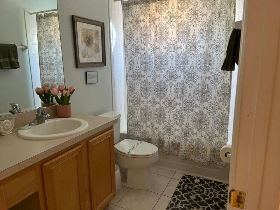 890 bath.jpeg