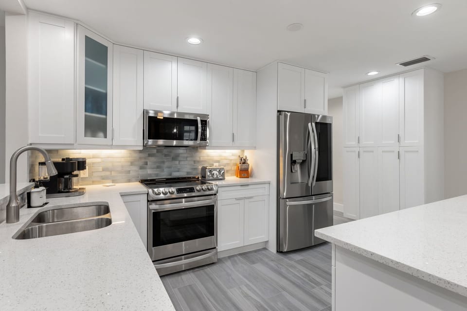 BRAND NEW FULLY STOCKED KITCHEN, soft close cabinets with large pantry!