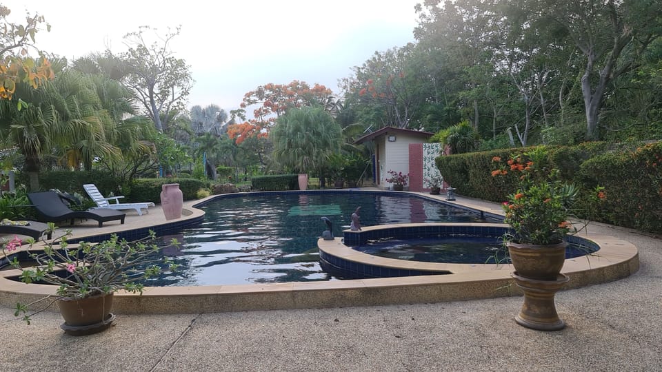 Bungalow, 2 Bedrooms, Accessible, Smoking | Garden