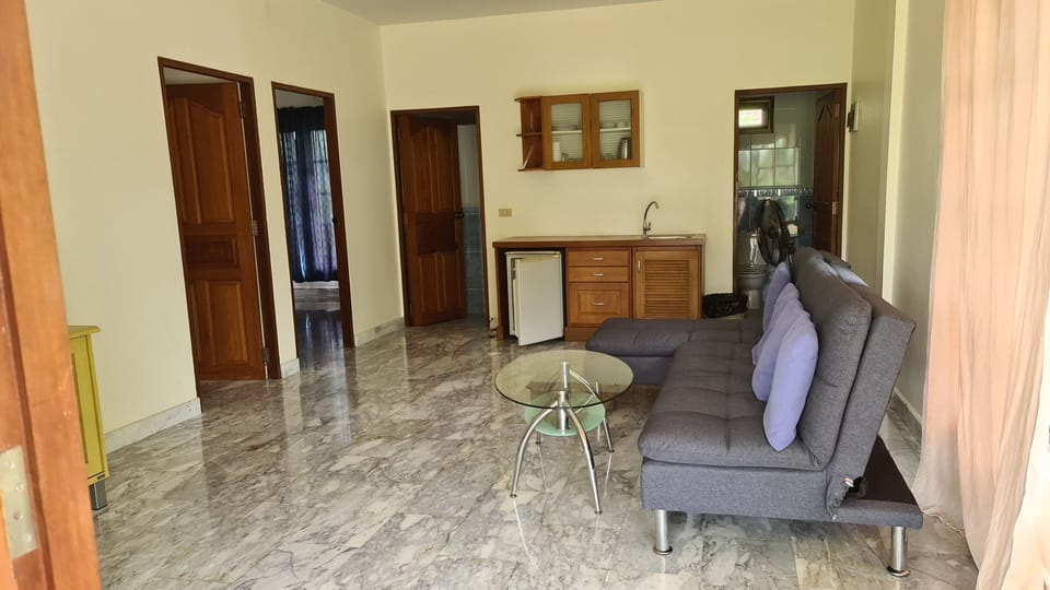 Bungalow, 2 Bedrooms, Accessible, Smoking | Living room