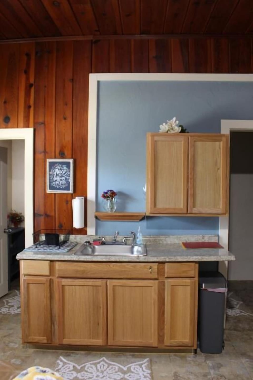 Basement Junior suite | Private kitchen | Shared fridge, shared microwave, highchair