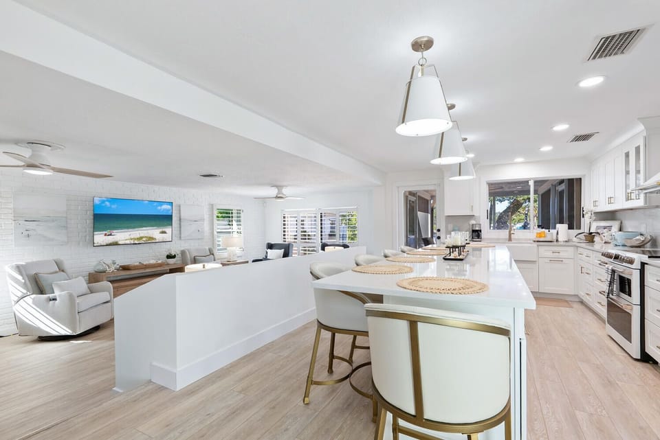 Open floor plan allows for perfect entertaining. 