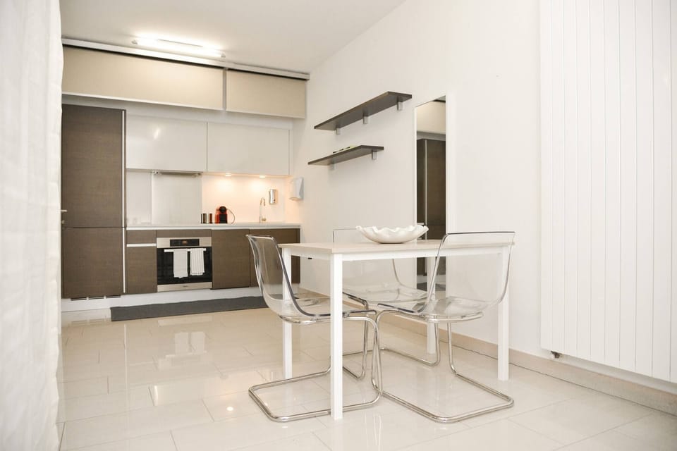 Apartment, 1 Bedroom, Balcony, City View | Dining room