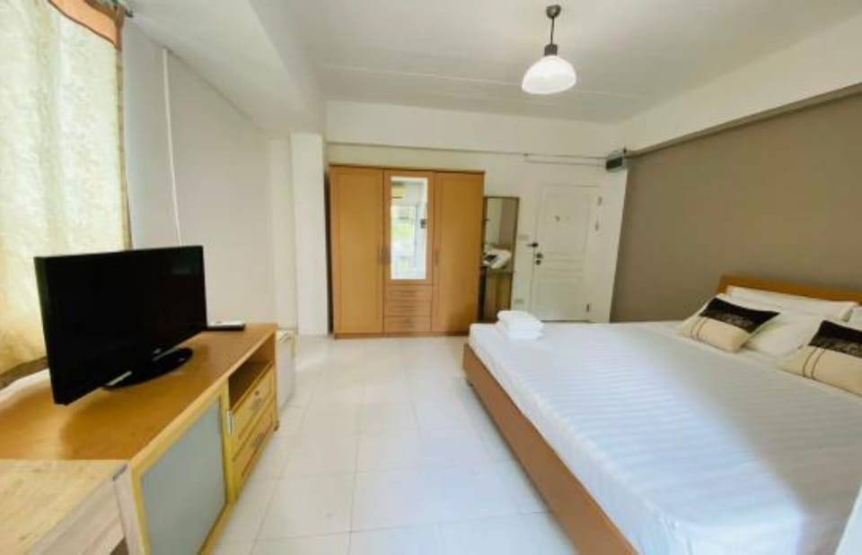 Standard Double Room | Free WiFi, bed sheets
