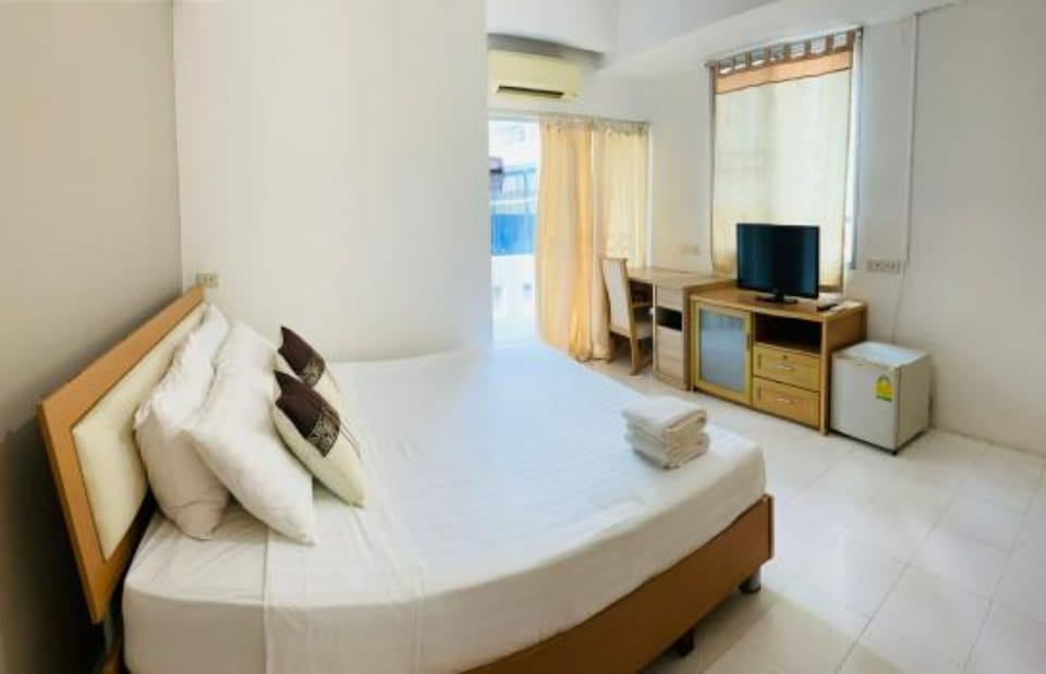 Standard Double Room | Free WiFi, bed sheets