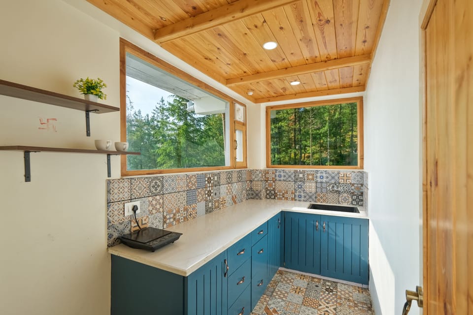 Luxury Room, 2 Bedrooms, Kitchenette | Private kitchen | Electric kettle