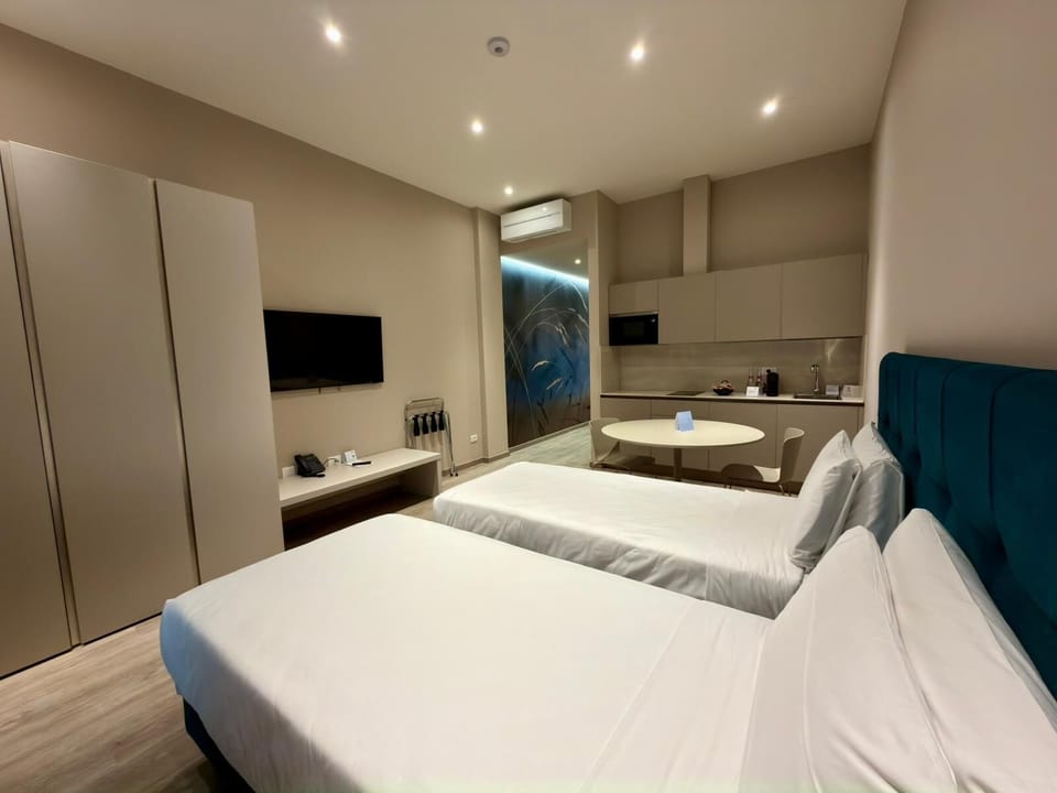 Standard Studio, piano terra | Hypo-allergenic bedding, down comforters, in-room safe, laptop workspace