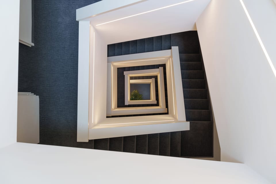 Handrails in stairways