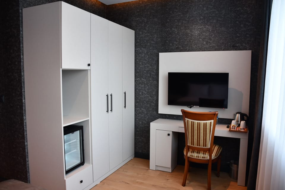 Luxury Double Room | Minibar, in-room safe, blackout drapes, soundproofing