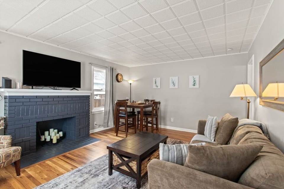 Welcome to  Dagmar’s Cottage! A 50" smart TV takes center stage, offering endless viewing options for your enjoyment.