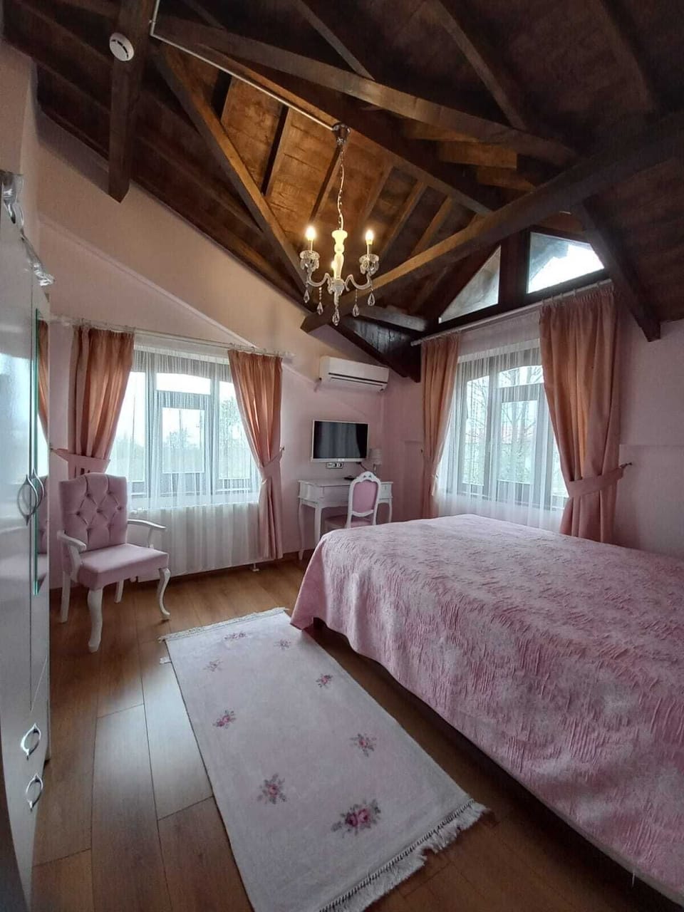 Deluxe Double or Twin Room | Hypo-allergenic bedding, desk, laptop workspace, free WiFi