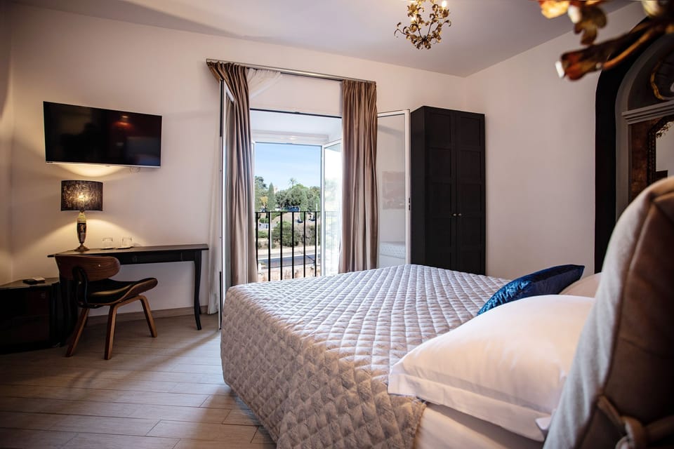 City Double Room | Bathroom | Shower, rainfall showerhead, hair dryer, bidet