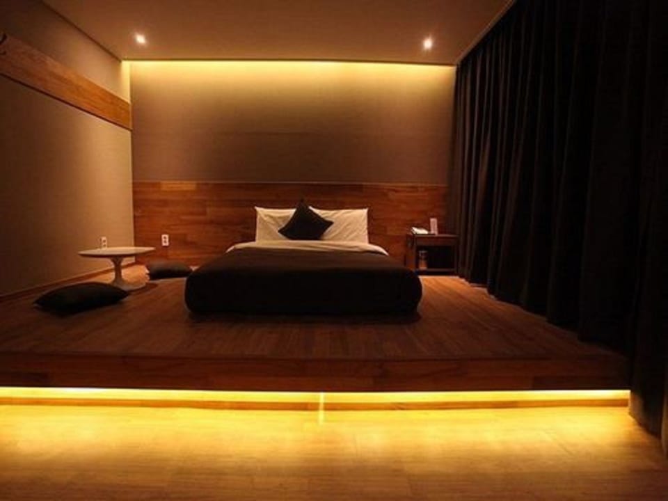 Standard Double Room | Desk, free WiFi, bed sheets