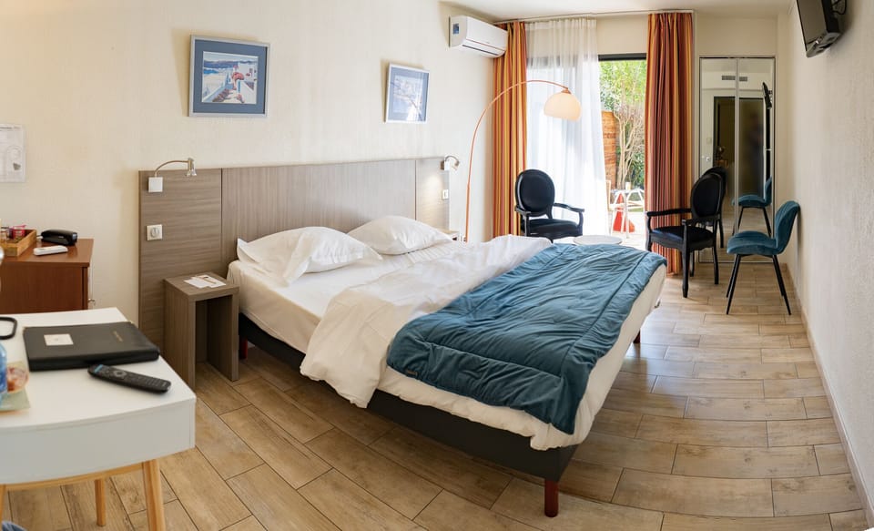 Privilege Double Room | Minibar, in-room safe, desk, blackout drapes