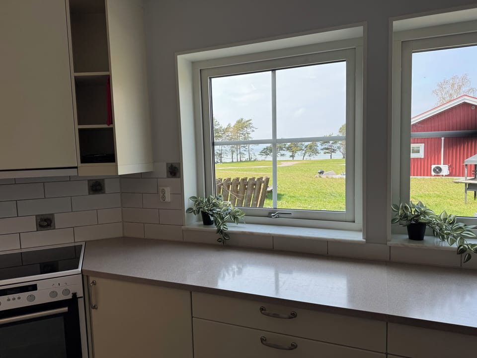 Family House, Accessible, Ocean View (Villan) | Private kitchen | Full-size fridge, microwave, oven, dishwasher