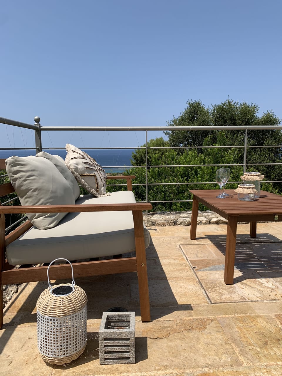 Pool and sea views 