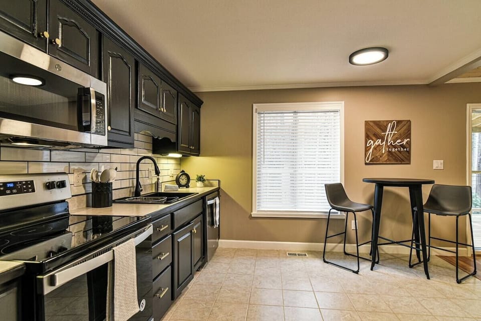 Full kitchen and kitchenette