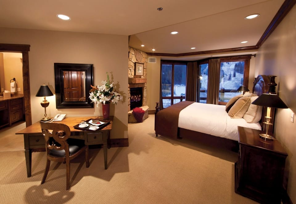 Living Room, Room, Indoors, Flooring, Furniture